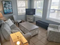 Isle Of Palms Condo, Steps Form The Ocean, Beach, Bars And Restaurants.