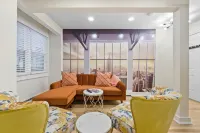 NEW-Free Prkg-2BR/2.5Bath/3 Queen Size Beds-Duplex