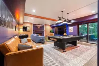 Secluded Chic Design: 15Min Avl-GameRm-Sauna-HotTub