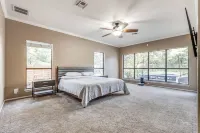 Heated Pool, Hot Tub, Gym, Fenced Outdoor Hangout, Blackstone and Traeger Grills