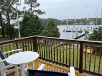 Sailor’s Choice @ Blackwell Point Marina. Pet friendly & boat slips available!