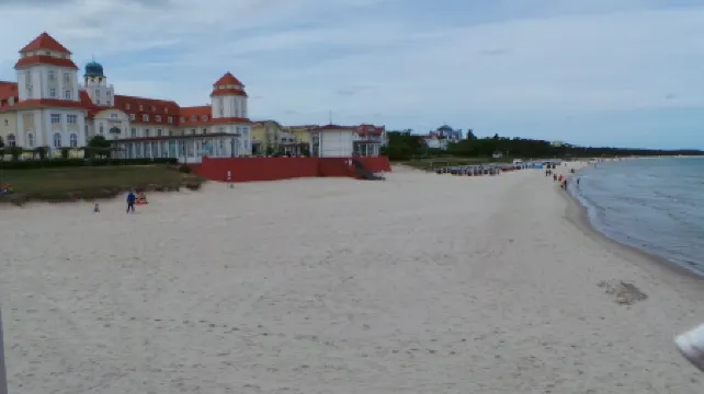 Apartment with stunning sea views directly above the beach promenade