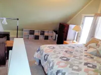 TRAVELERS! In the heart of Baraboo, close to SSM Hospital! Hotels in Baraboo