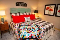 Spacious Red Oak Cottage at Fall Farm
