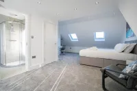 Newly Refurbished Modern 4 Bed Detached House