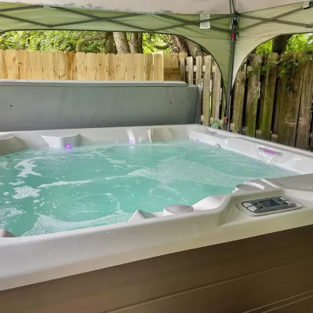 A Private Home in Historic Bolivar with a Hot Tub and Yard.  Pet Friendly!