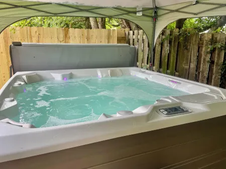 A Private Home in Historic Bolivar with a Hot Tub and Yard.  Pet Friendly!