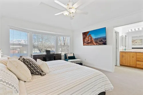 🏠Private home with hot tub. Beds for 32!