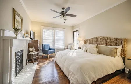 Amazing 4 Bedroom! 3 Full Bath! House in the Heart of Downtown Murfreesboro! Отели рядом с достопримечательностью «The Ascent»