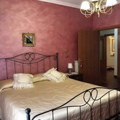 SPACIOUS 90 SQM APARTMENT WITH BALCONIES, PRIVATE PARKING - RAFFAELE DE FERRARI 鄰近Sanctuary of Our Lady of Fatima的酒店