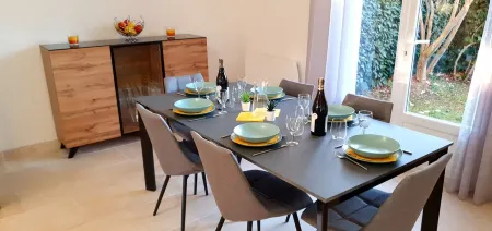 Quiet house near Aix-en-Provence Отели рядом с достопримечательностью «Le Village des Automates»