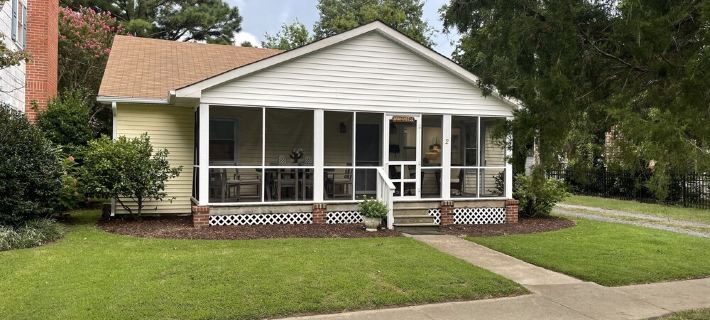 Newly renovated home just steps from the beach! Hotels in Cape Charles