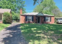 Delightful Cottage by Clayton