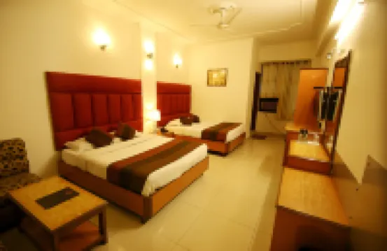 Hotel Parkway Deluxe Hotels near National Gandhi Museum