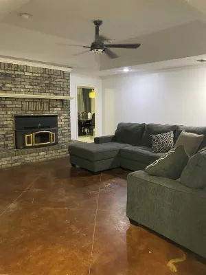 "Charming Escape: King & Queen Beds in a Quiet Neighborhood! Hotels in Mount Pleasant