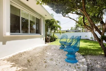 Immaculate spacious 3/2 in the heart of Miami, FL