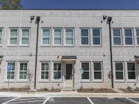 Downtown Woodstock - Open Concept and Natural light- Metro Atlanta Townhome Hotels in Woodstock