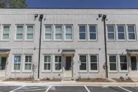 Downtown Woodstock - Open Concept and Natural light- Metro Atlanta Townhome