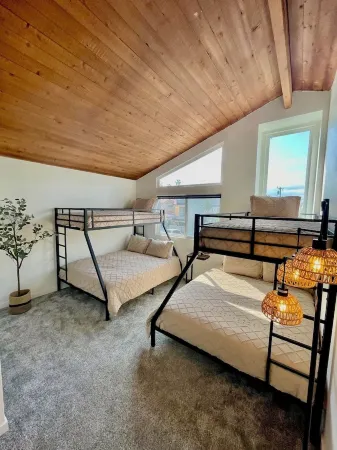 Naples Island rooftop deck/bbq AC & 2 car garage