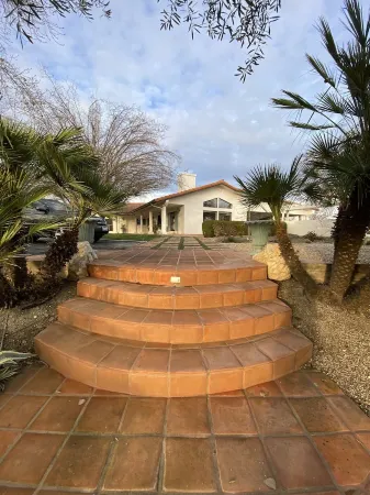 6 bed 3 bath house surrounded by 9 acres of vines w/pool, jacuzzi, & fire pit. Отели рядом с достопримечательностью «Studios on the Park»