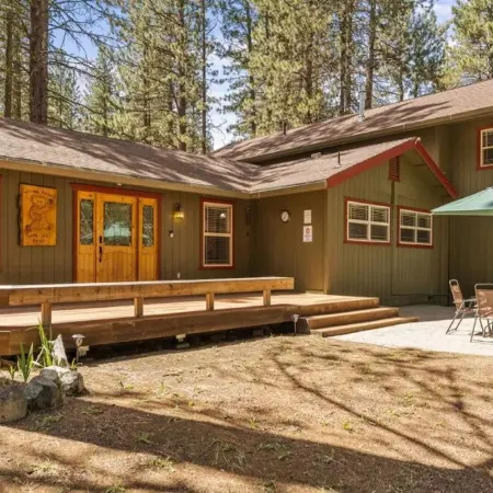 Spacious 4BR/3BA Family Home + Must See Game Room. Отели в г. Пламас Каунти