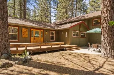 Spacious 4BR/3BA Family Home + Must See Game Room. Hotels near Eagle Ridge RV Park