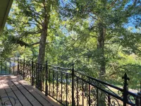 Lake front home in Solon, close to University of Iowa, Iowa City & Cedar Rapids.