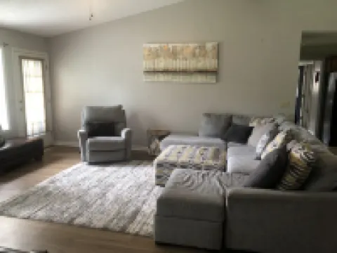 Close to Sandy Beach, and Dam Site Marina. Great home for friends and family 希伯酒店