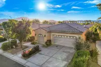 Cactus Haus - walk to Coachella and Stagecoach - Summer Specials! Hotels near 7-Eleven
