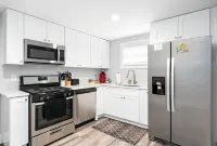 724A · The Blue Bungalow - Min to Downtown and Airport!