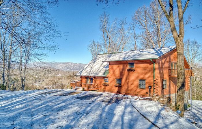 Breath-taking long-range views nestled in the heart of the Great Smoky Mountains