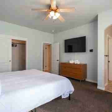 Central bliss near parks & shops Rooms