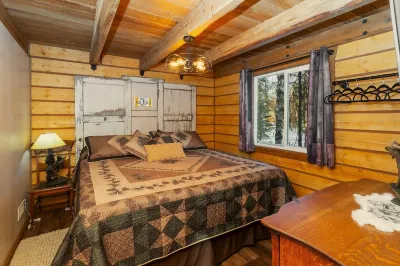 Riverfront, Authentic, Luxury Log Cabin-Bull Moose