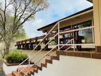 Spa, 5 minutes from Sequoia National Park. Spacious, convenient and private.
