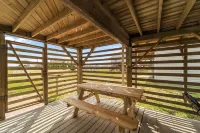 Wright Salty/One Block to Beach/Dog Friendly/Ocean Views/Covered Outdoor Space