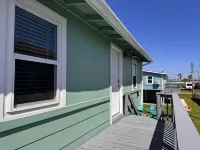 Comfy Coastal Cottage Three