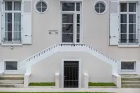 L'Horloge - Appart'Hotel Proche de Disneyland Hotels in Montevrain