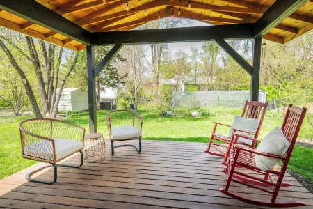 Cozy 3-Bed Home, 2 miles from IU Campus