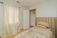 Cozy 3-bedroom Duplex2 in beautiful Springfield with WiFi, central AC Hotel in zona Springfield Science Museum