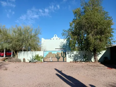 Quite Charming Updated 2 bedroom/1 bath home in Apache Junction, AZ