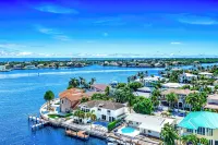 Waterfront Antique Mansion! Heated Pool+Hot Tub!