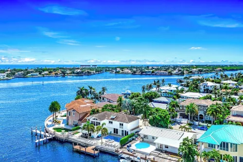 Waterfront Antique Mansion! Heated Pool+Hot Tub!