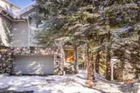 Beautiful 4 Bedroom condo on golf course in Sun Valley Hotels near White Clouds