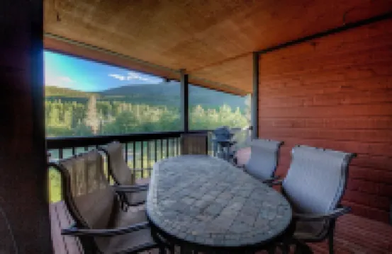 Picture Perfect Condo in the Heart of Ski Country