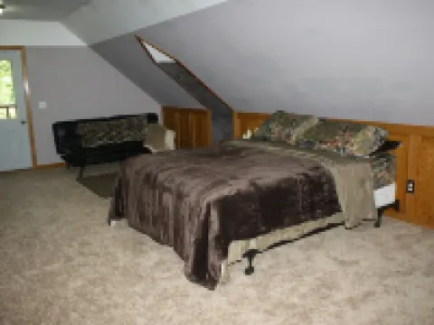 Northwoods Get Away!  Enjoy the privacy of this property & large game room! Hotels in Edgewater