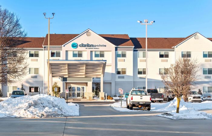 Clarion Pointe Mattoon Near University
