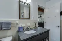 2-Bedroom, Dog Friendly Home sleeps 6 on the Tennessee River/Chickamauga Lake