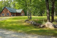 Log cabin, King bed!!! Private beach!!