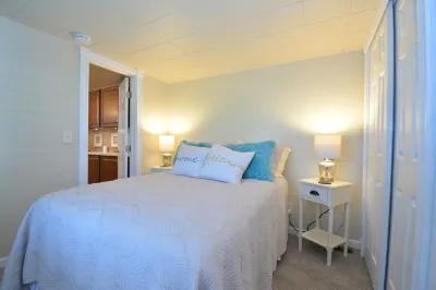 Bay Cottage - 940 sq Ft!  Luxury for Your Stay  - 30 Day Rental - 55+ Community Hotels near Dancing Crane Gallery LLC