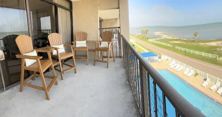 Top Floor Bay View #409